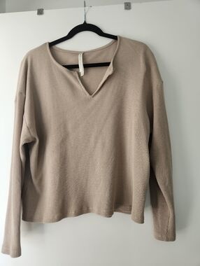 Babaton Neutral Beige Waffle Knit V-Neck Pullover